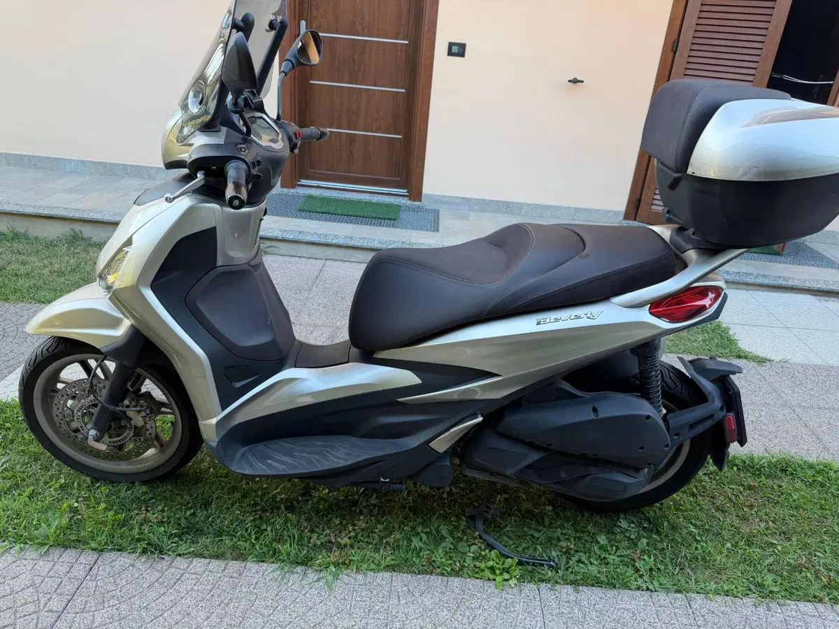 Piaggio Beverly 300 Hpe (2021) (4)