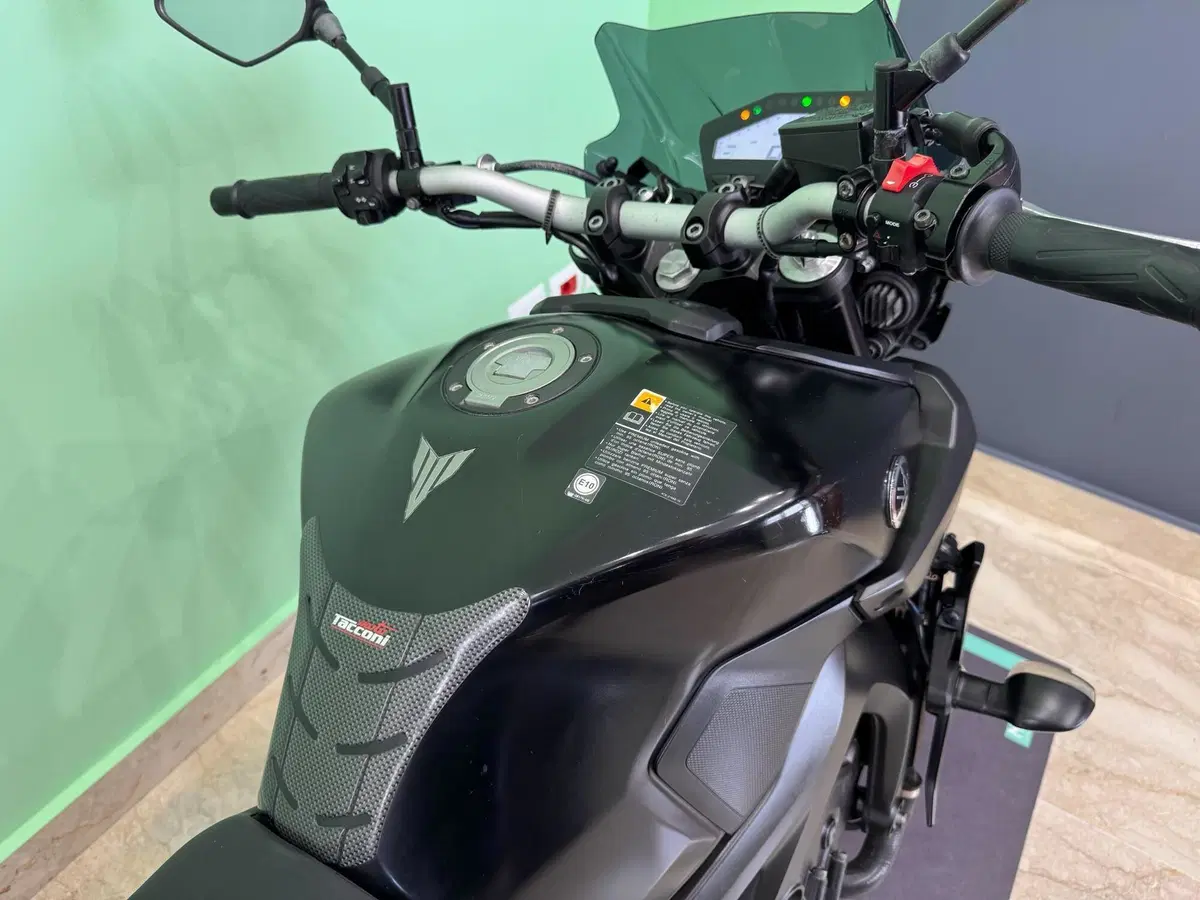 Yamaha MT-09 (2017 - 20) (8)