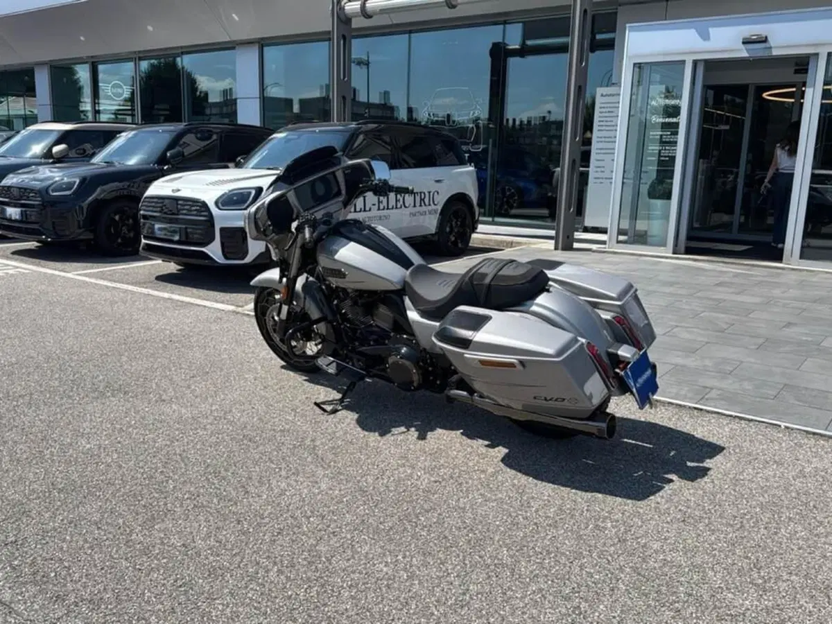 Harley-Davidson CVO Street Glide (2023) (5)