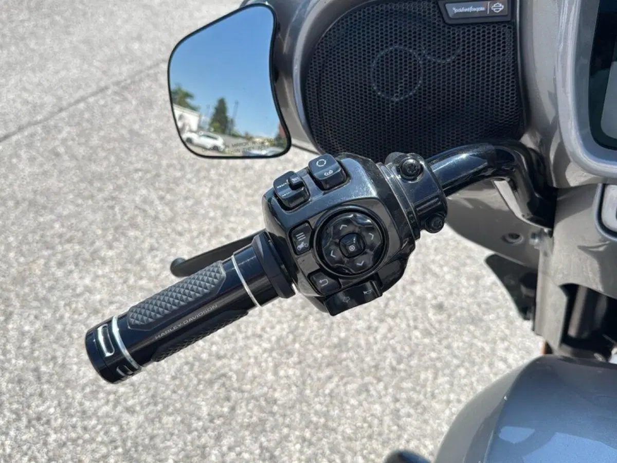 Harley-Davidson CVO Street Glide (2023) (9)