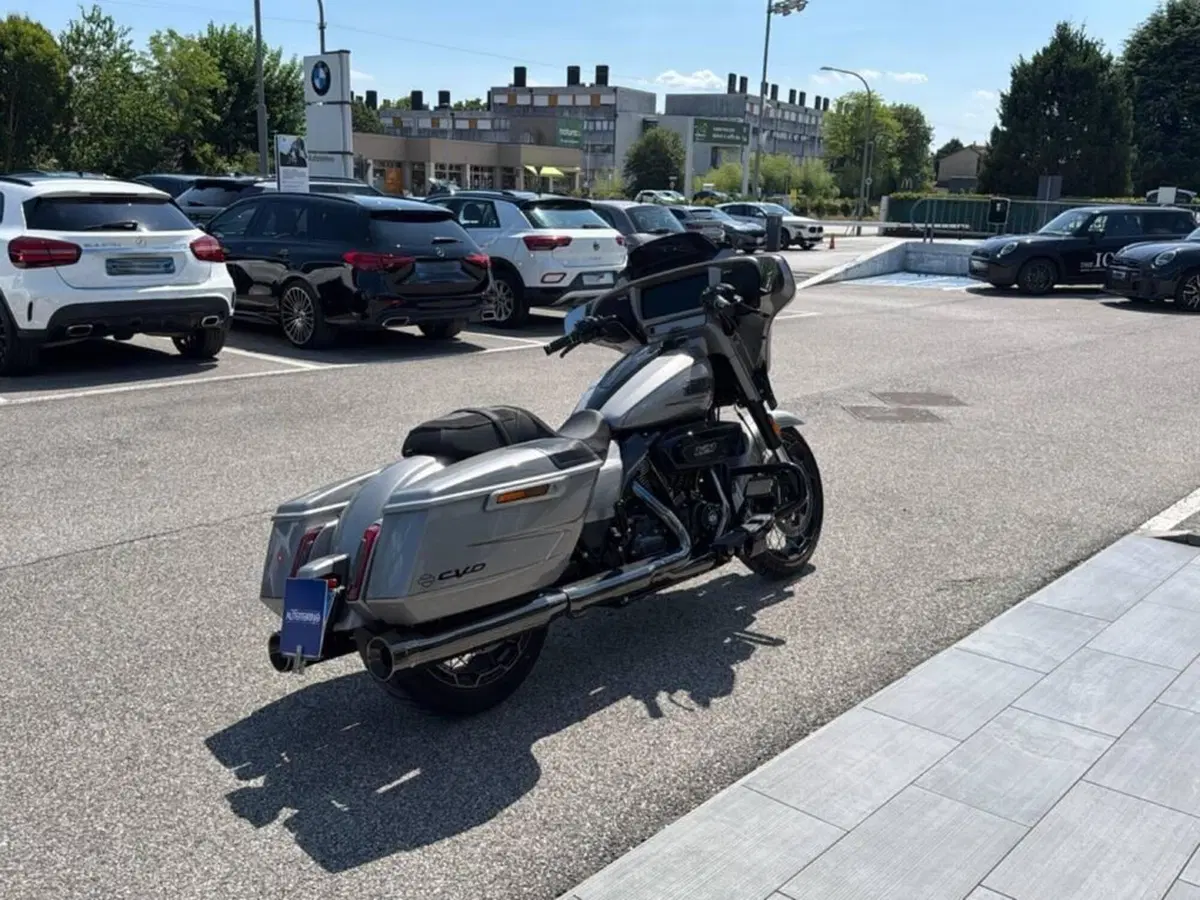 Harley-Davidson CVO Street Glide (2023) (7)
