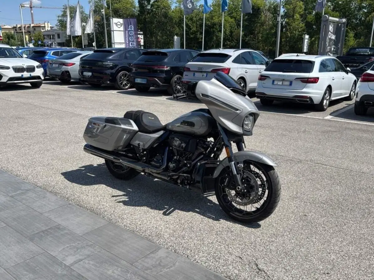 Harley-Davidson CVO Street Glide (2023) (3)