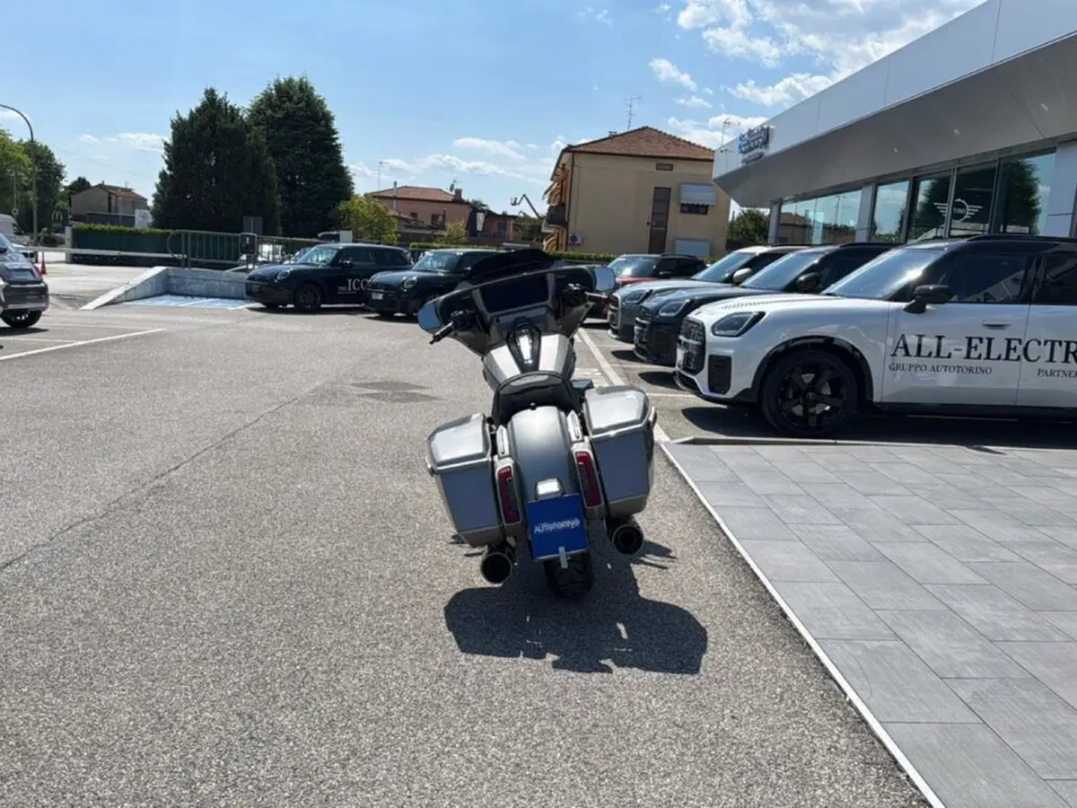Harley-Davidson CVO Street Glide (2023) (6)