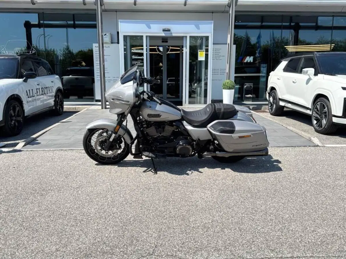 Harley-Davidson CVO Street Glide (2023) (4)