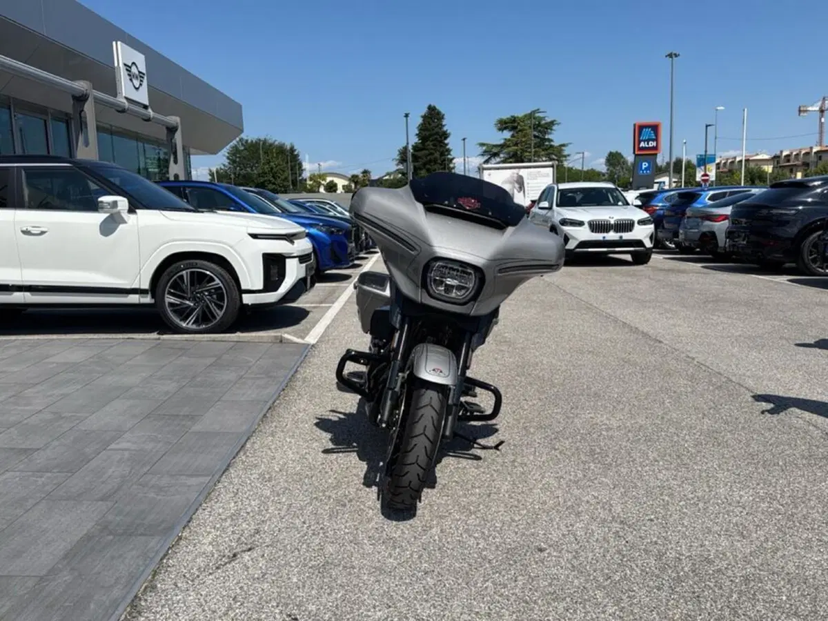 Harley-Davidson CVO Street Glide (2023) (2)