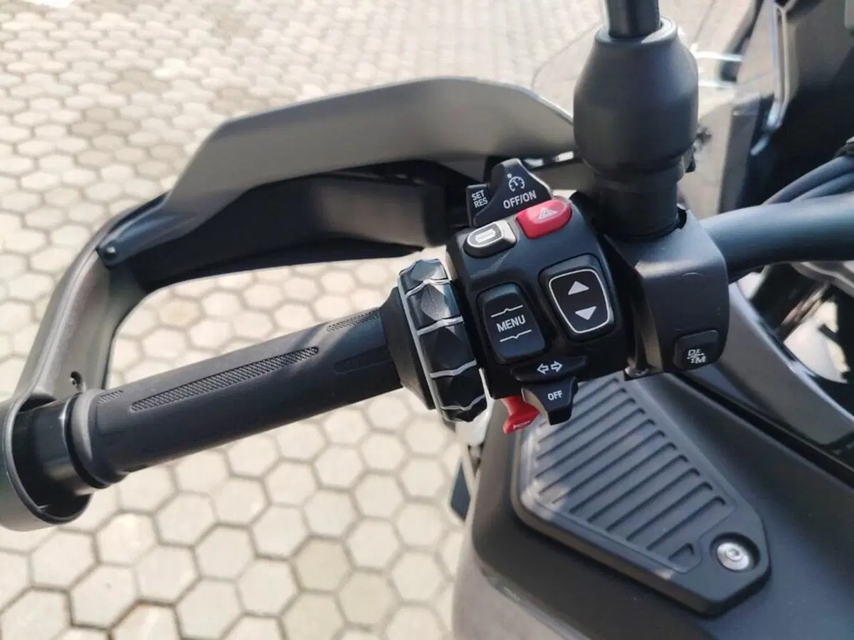 Bmw R 1300 GS Adventure Triple Black (2025 - 26) (8)