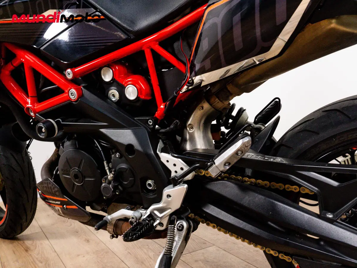 Aprilia Dorsoduro 900 (2017 - 20) (10)