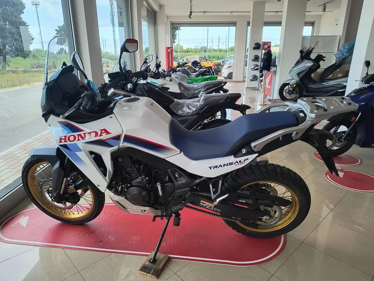 Honda Transalp XL750 (2026) (3)