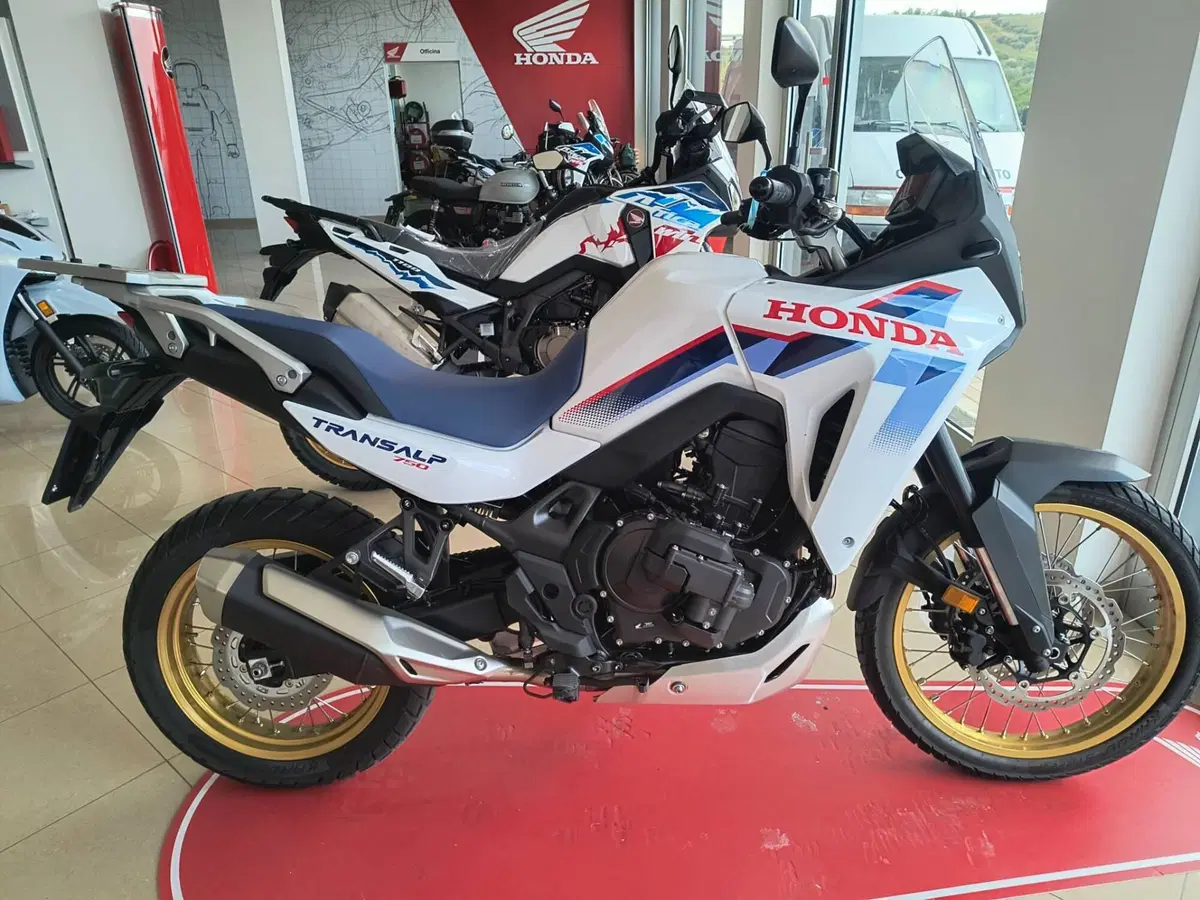 Honda Transalp XL750 (2026) (4)