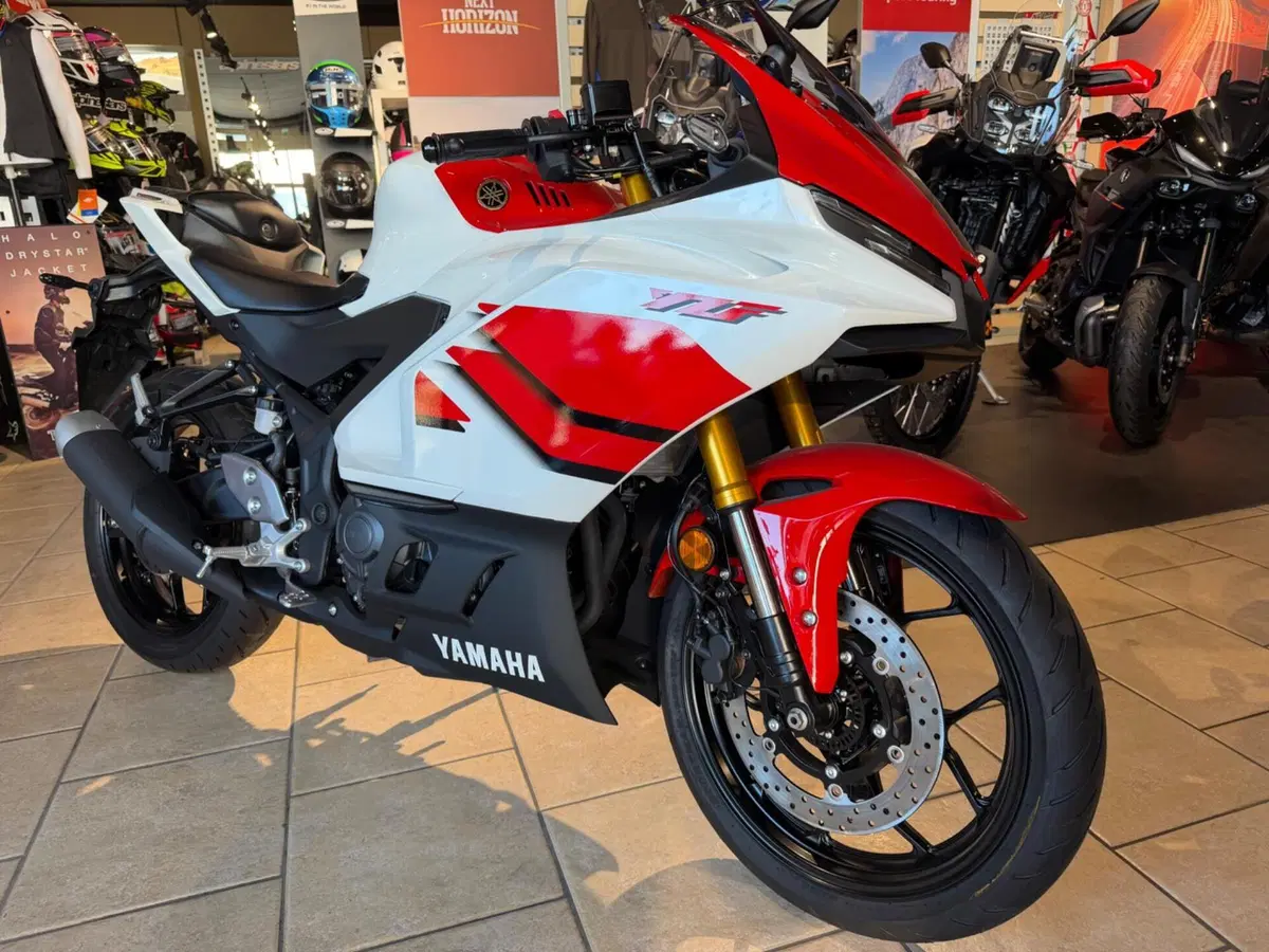 Yamaha YZF R3 70th (2026) (2)