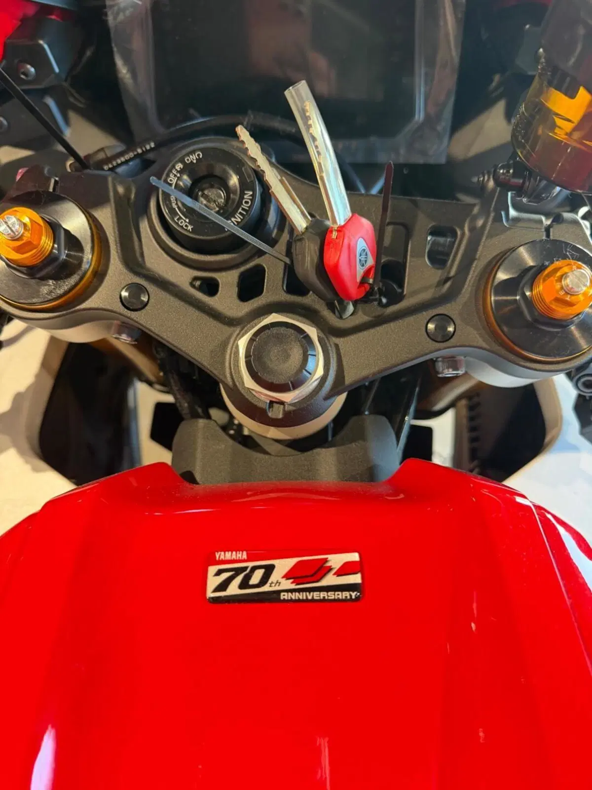 Yamaha YZF R7 70th (2026) (5)