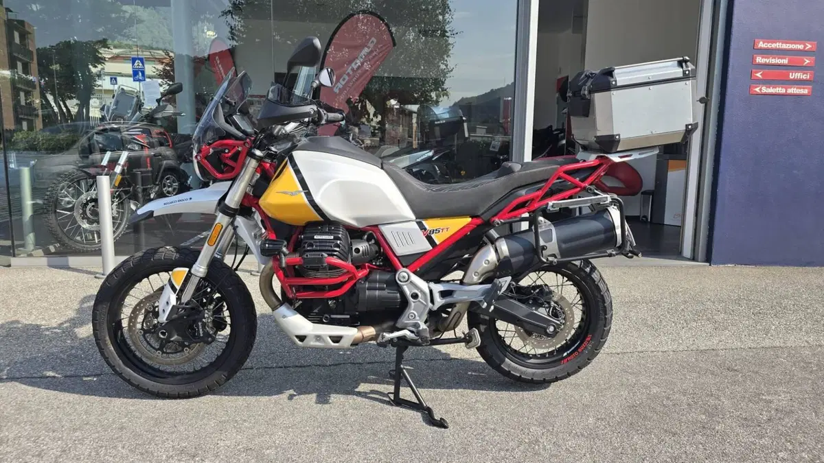 Moto Guzzi V85 TT Evocative Graphics (2019 - 20)