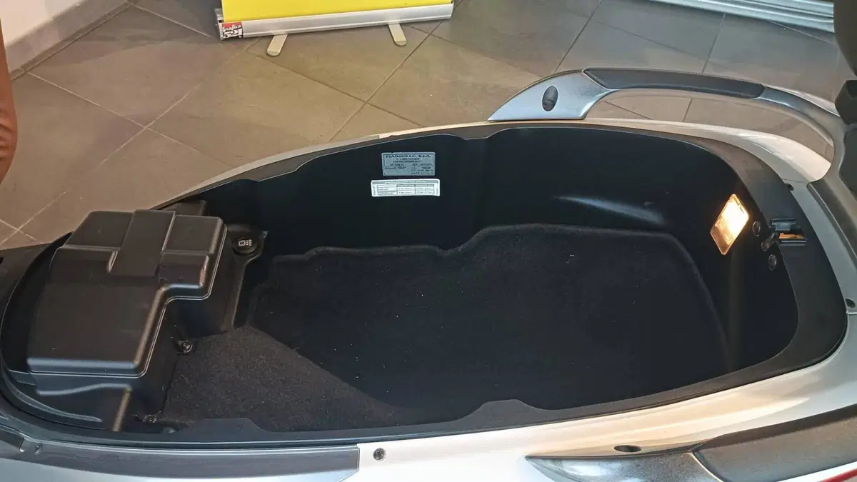 Piaggio Mp3 300 ie Business LT (2017 - 18) (7)