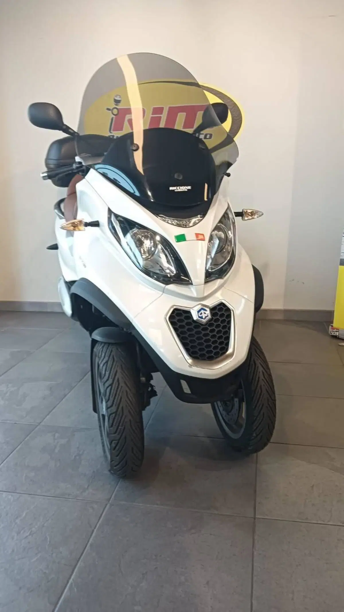 Piaggio Mp3 300 ie Business LT (2017 - 18) (8)