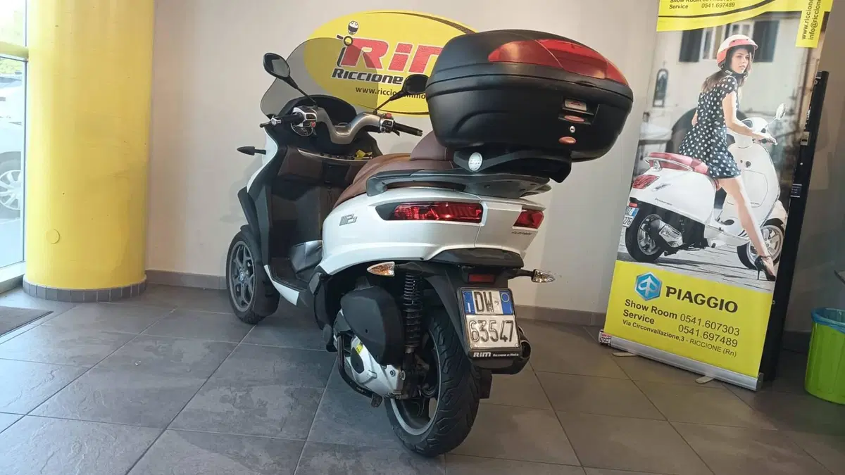 Piaggio Mp3 300 ie Business LT (2017 - 18) (4)