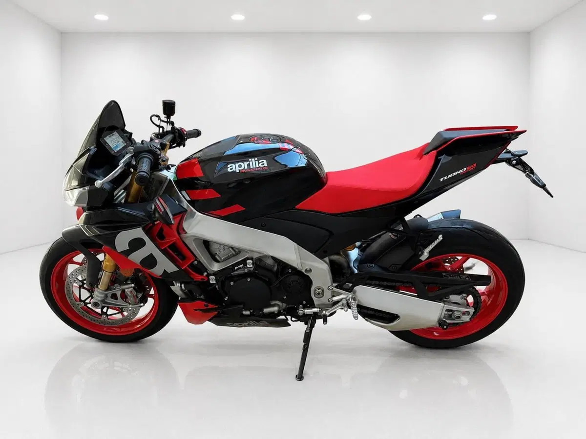 Aprilia Tuono V4 Factory (2021 - 24) (3)