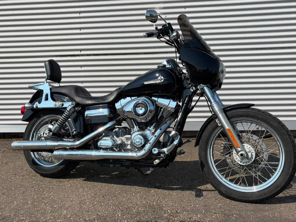 Harley-Davidson 1584 Super Glide Custom (2008 - 13) - FXDC