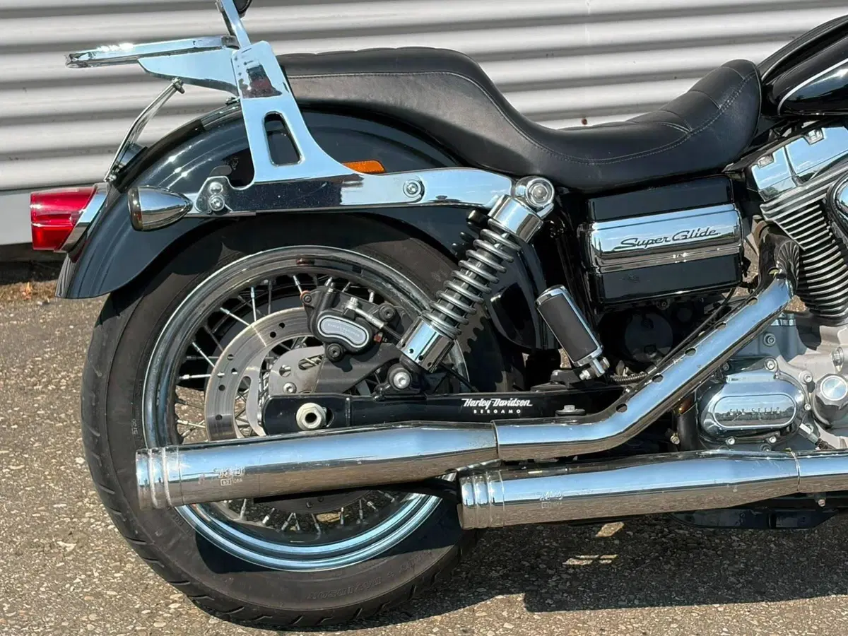 Harley-Davidson 1584 Super Glide Custom (2008 - 13) - FXDC (5)