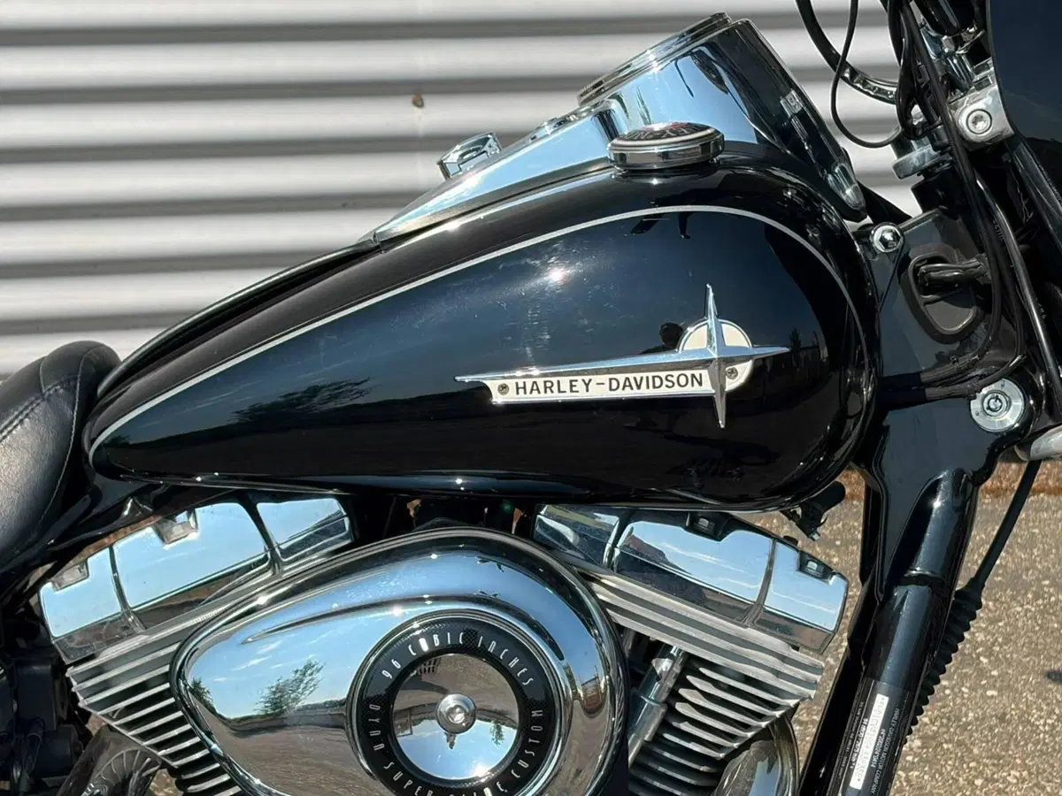 Harley-Davidson 1584 Super Glide Custom (2008 - 13) - FXDC (6)