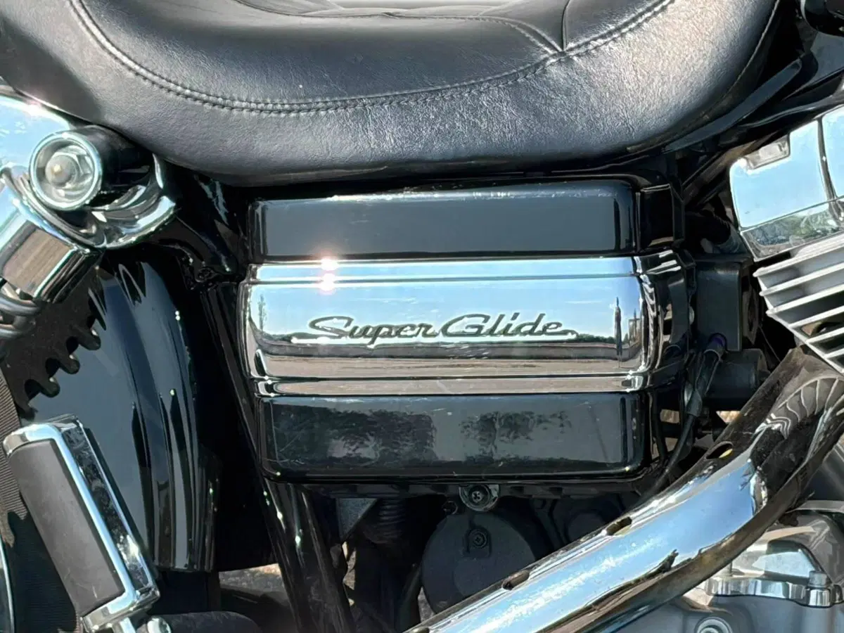 Harley-Davidson 1584 Super Glide Custom (2008 - 13) - FXDC (8)