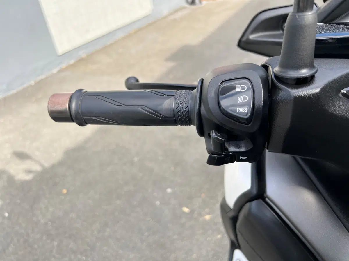 Yamaha X-Max 300 ABS (2017 - 20) (9)