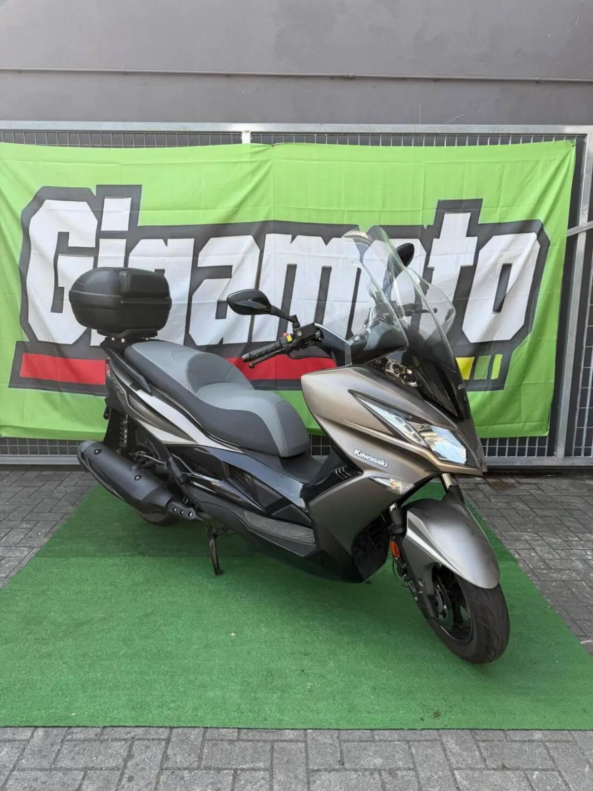 Kawasaki J 300 (2017 - 21) (4)