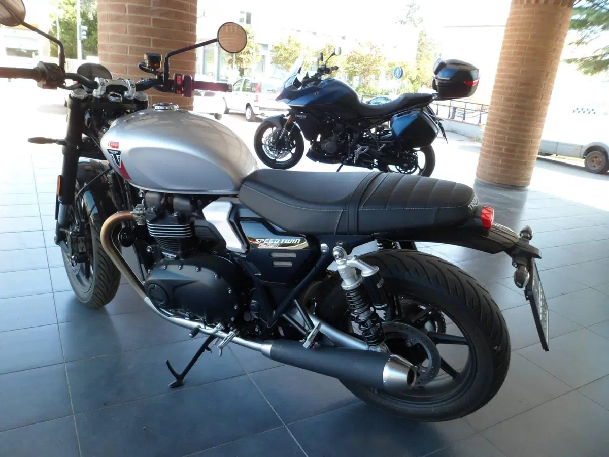 Triumph Speed Twin 900 (2025 - 26) (3)