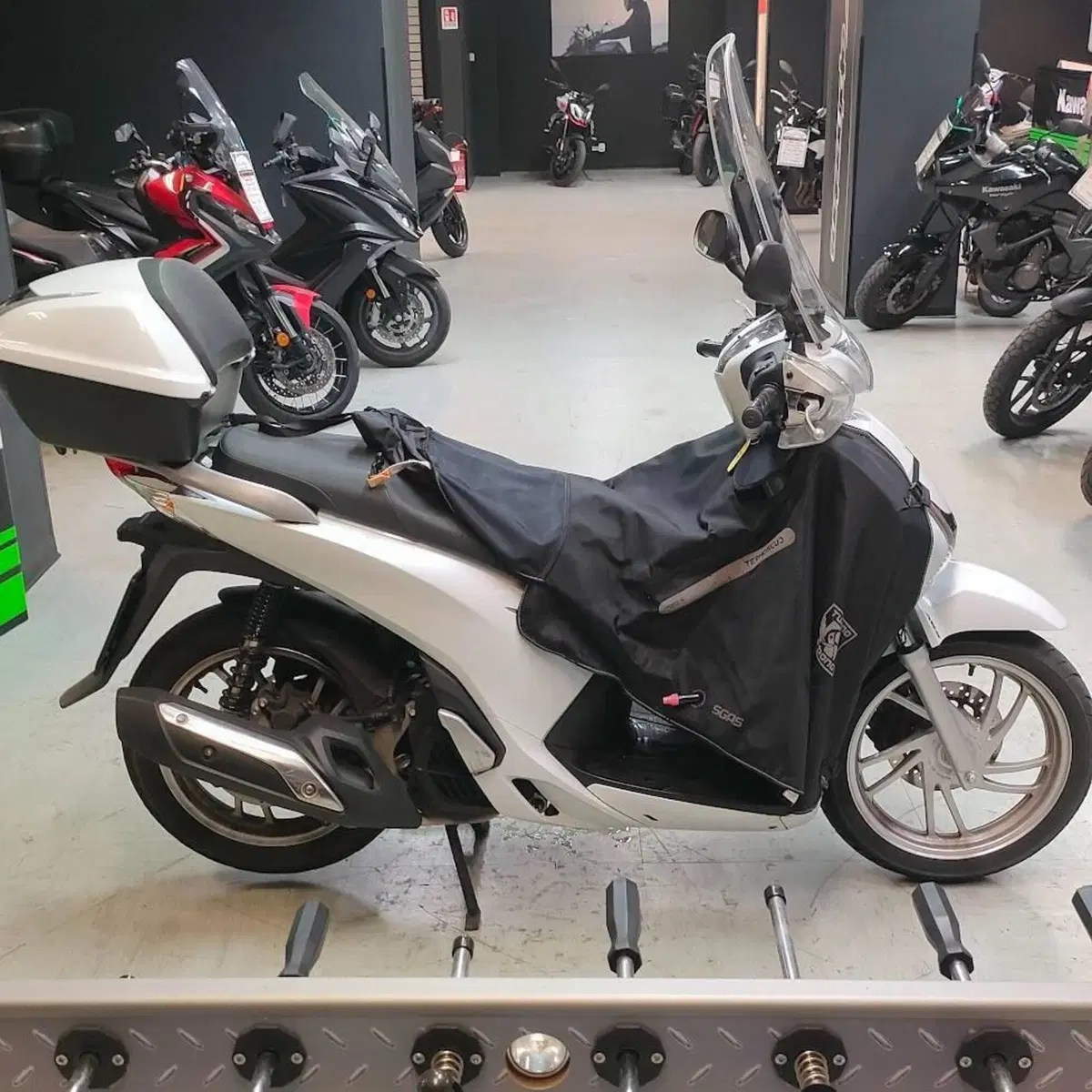 Honda SH 150i ABS (2013 - 16) (6)