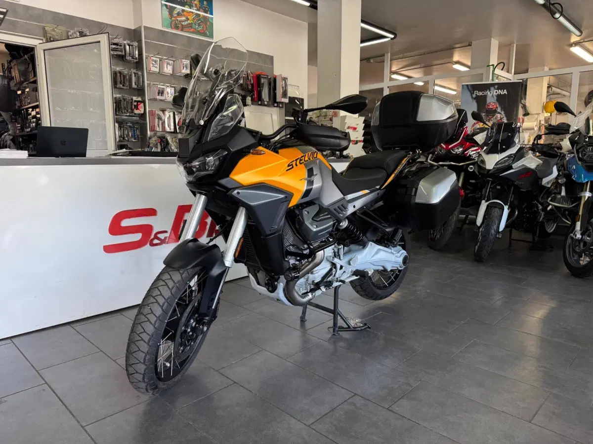 Moto Guzzi Stelvio (2024 - 26) (2)