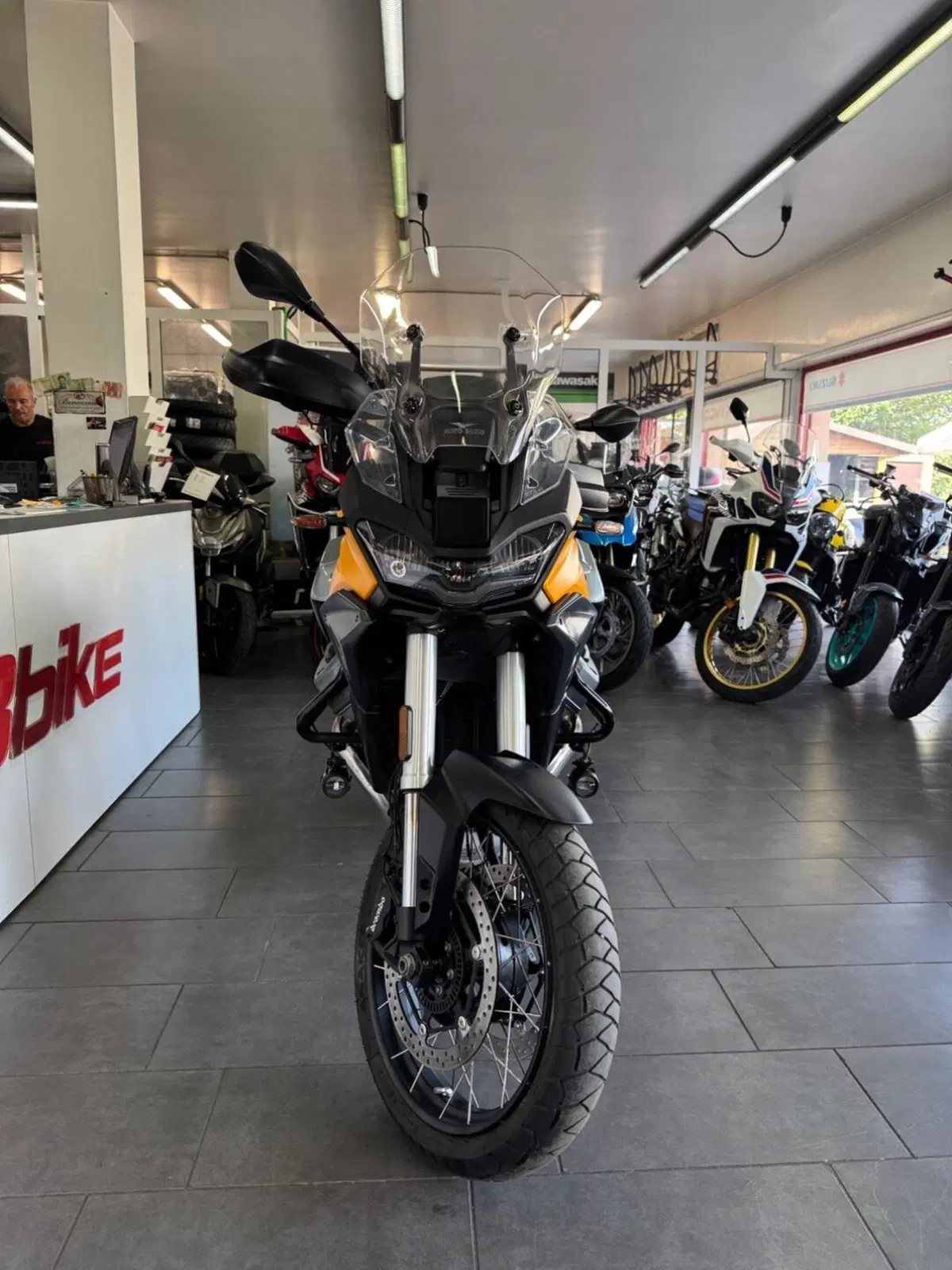 Moto Guzzi Stelvio (2024 - 26) (3)