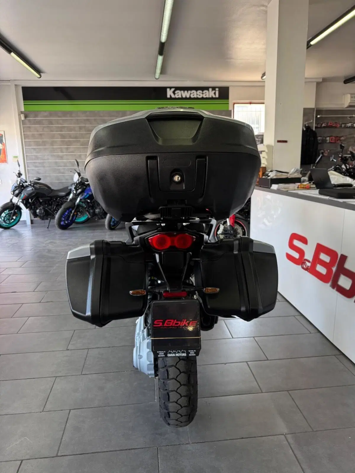 Moto Guzzi Stelvio (2024 - 26) (4)