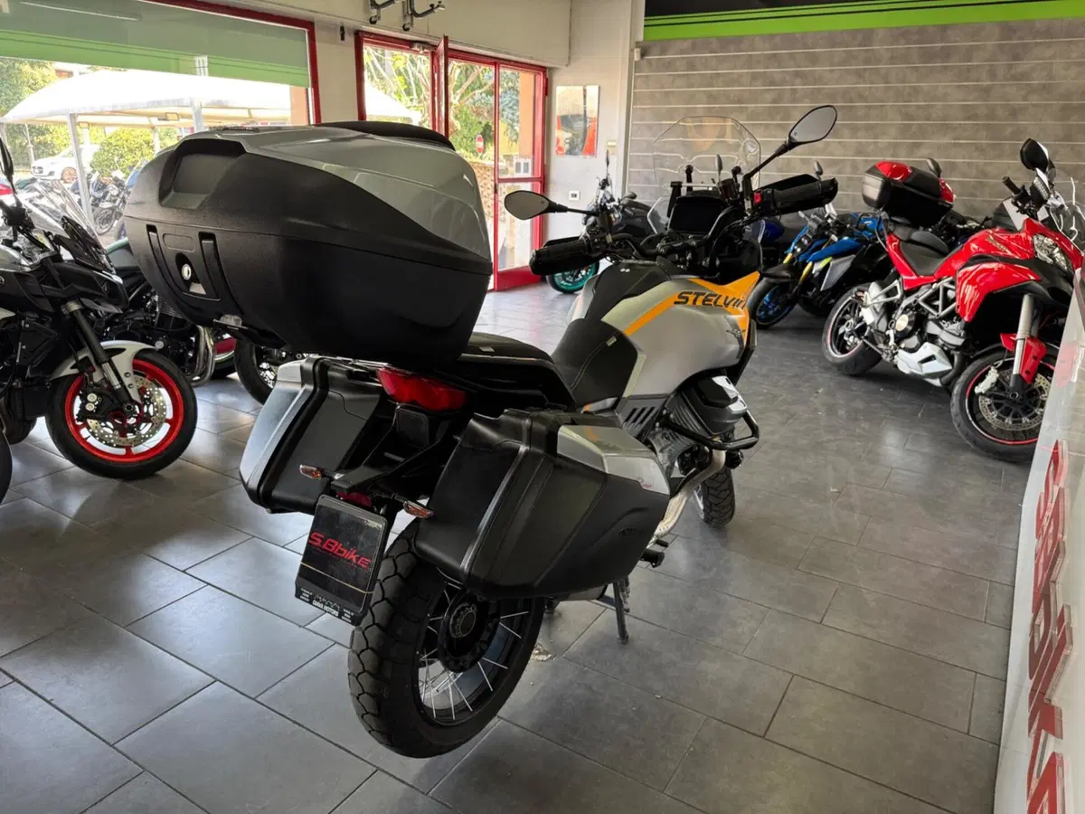 Moto Guzzi Stelvio (2024 - 26) (5)