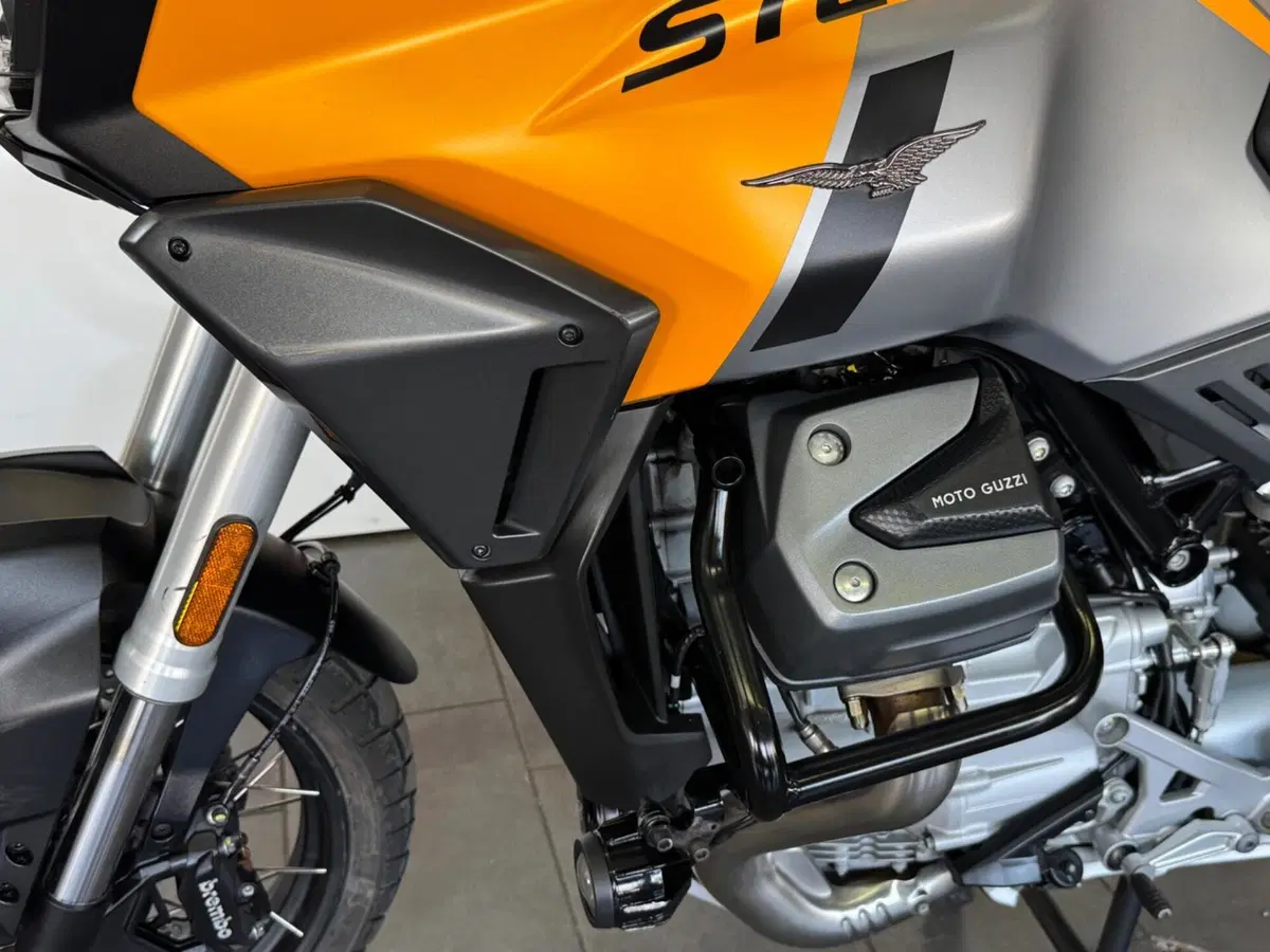 Moto Guzzi Stelvio (2024 - 26) (9)