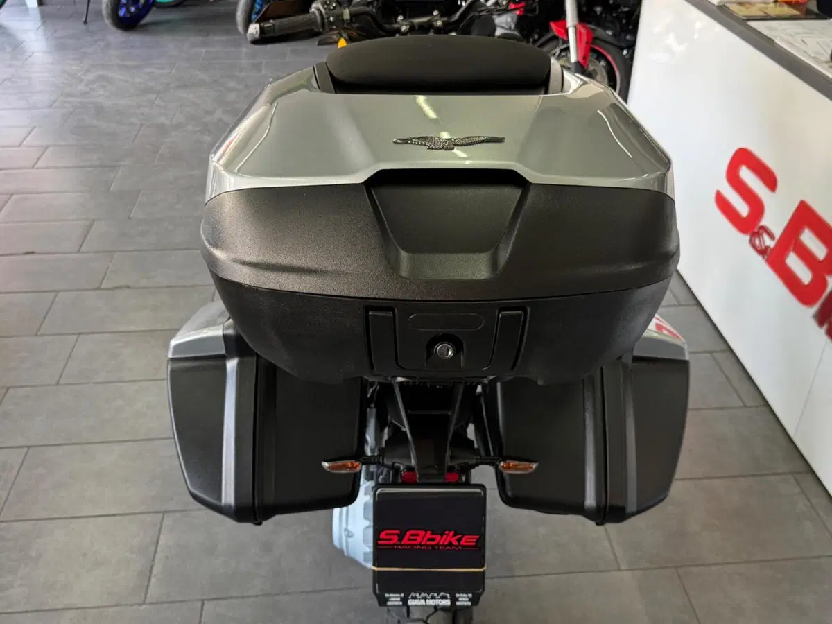 Moto Guzzi Stelvio (2024 - 26) (13)