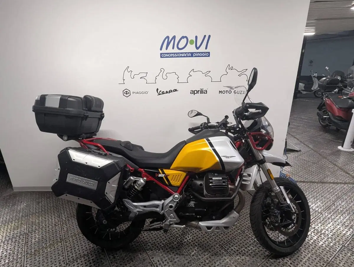 Moto Guzzi V85 TT Evocative Graphics (2021 - 23) (2)