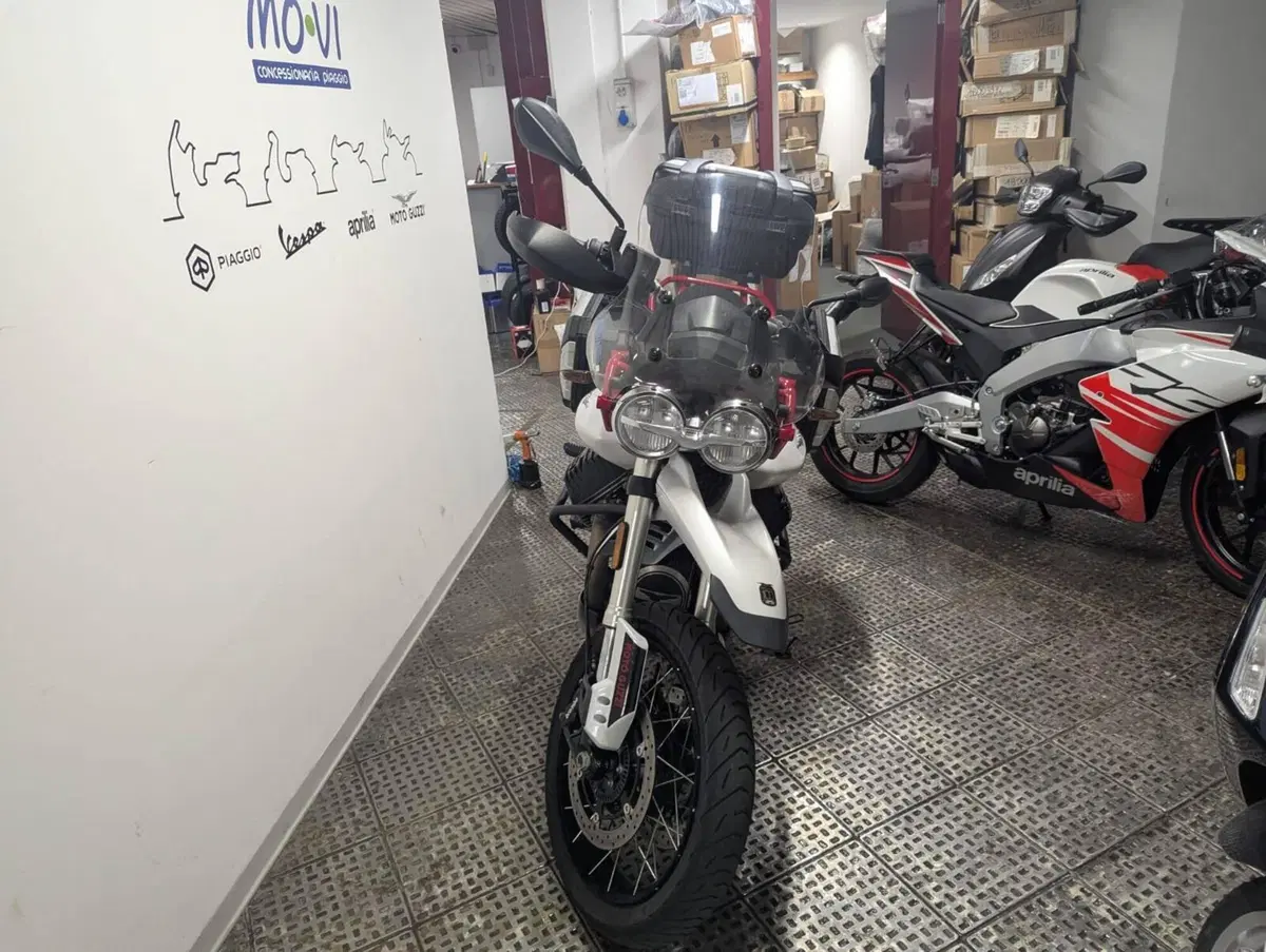 Moto Guzzi V85 TT Evocative Graphics (2021 - 23) (5)