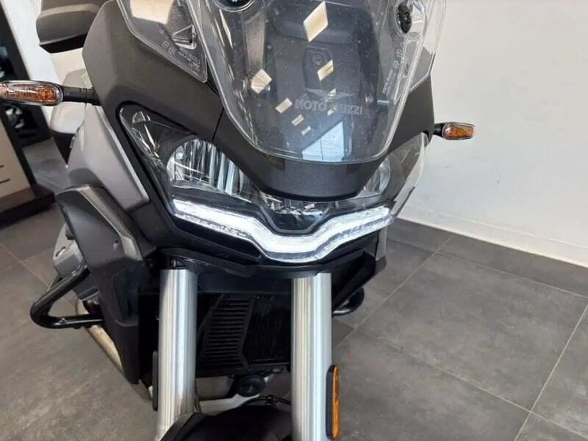 Moto Guzzi Stelvio (2024 - 26) (2)