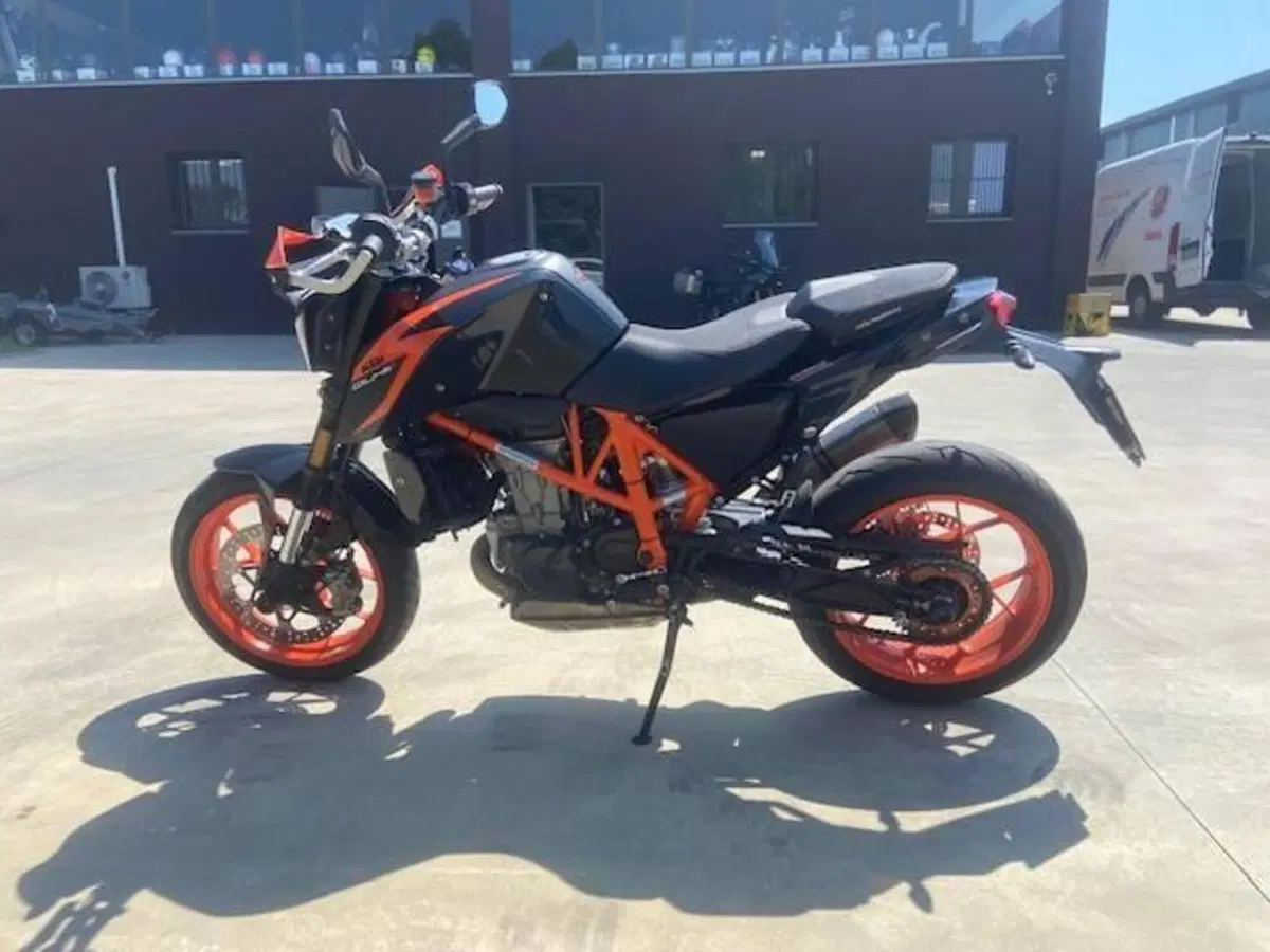 KTM 690 Duke R (2016 -17)