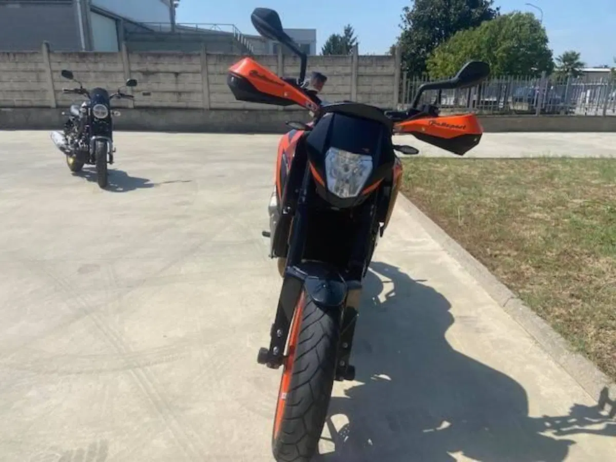 KTM 690 Duke R (2016 -17) (2)