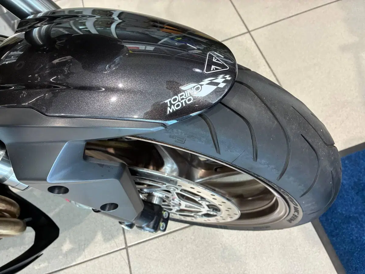 Triumph Street Triple RS (2020 - 22) (4)