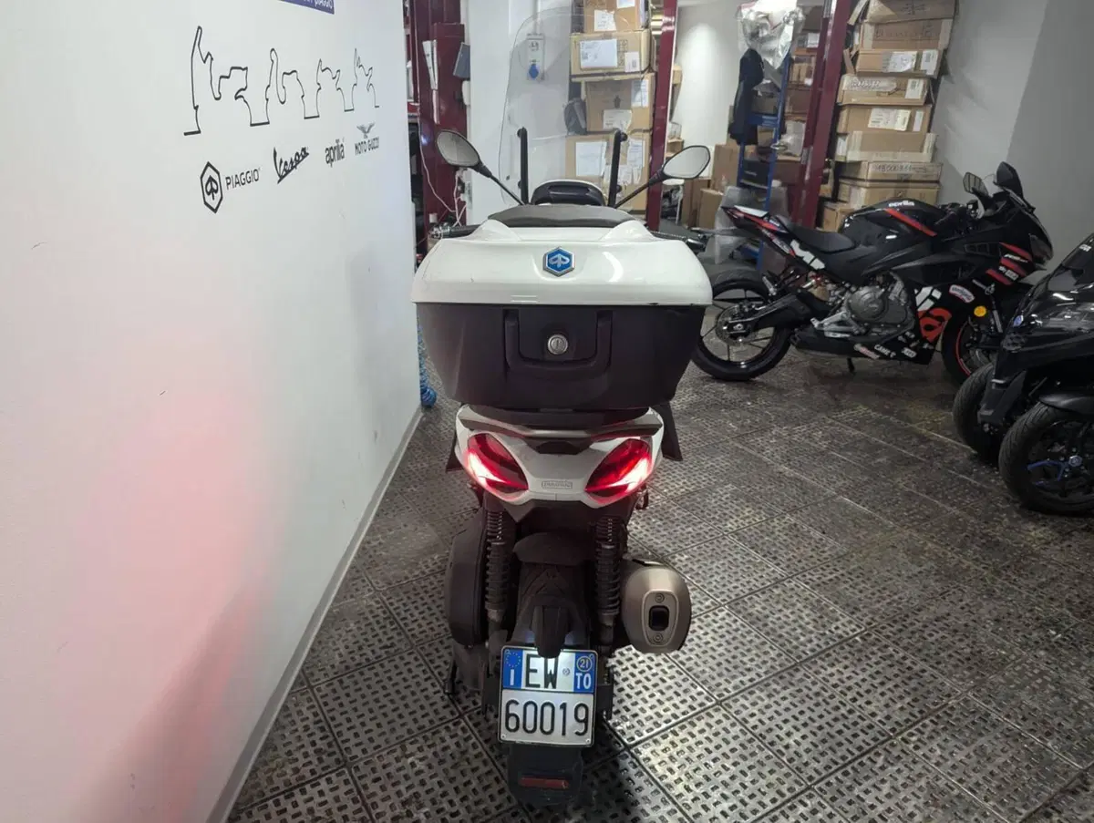 Piaggio Beverly 300 ABS-ASR (2021 - 25) (3)