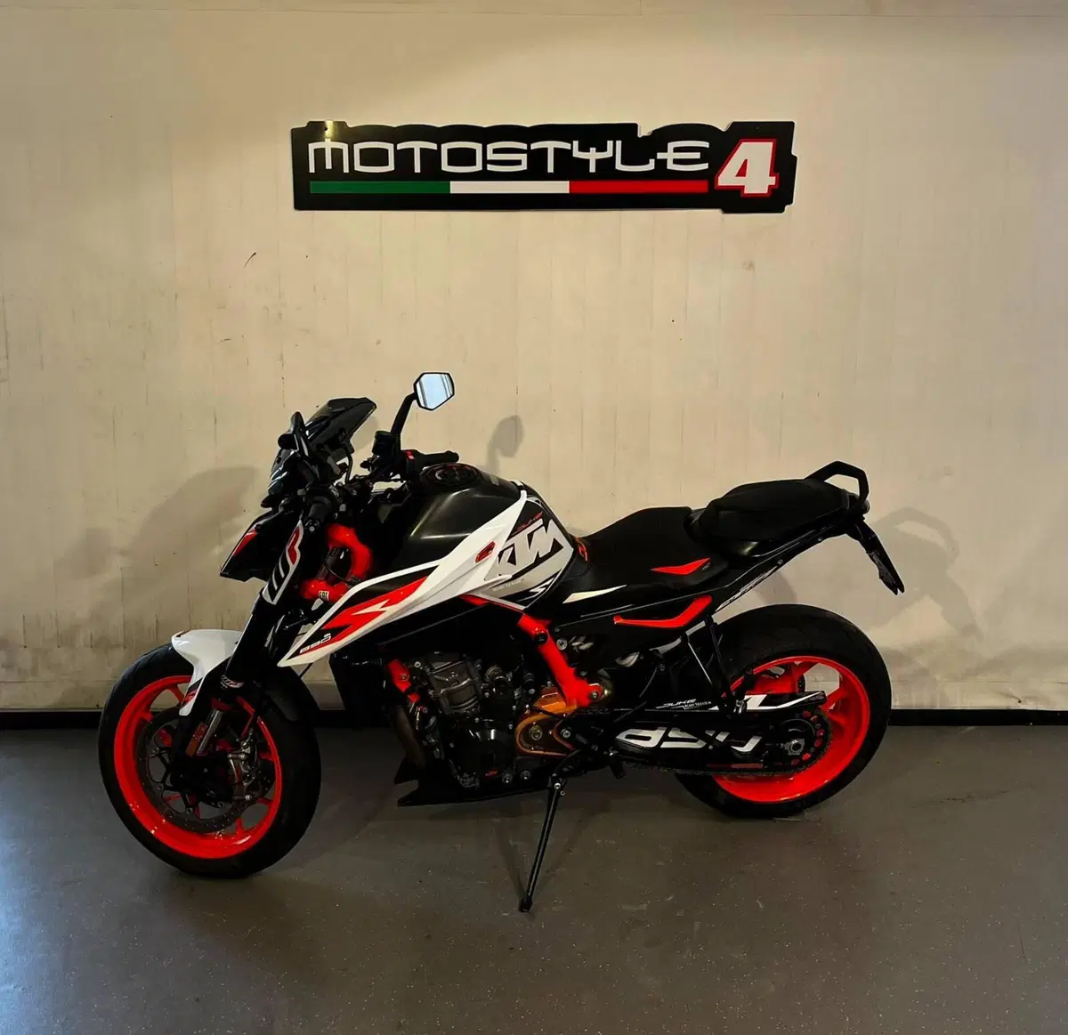 KTM 890 Duke R (2021) (2)