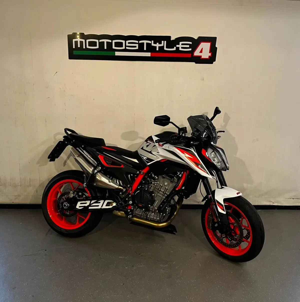 KTM 890 Duke R (2021)