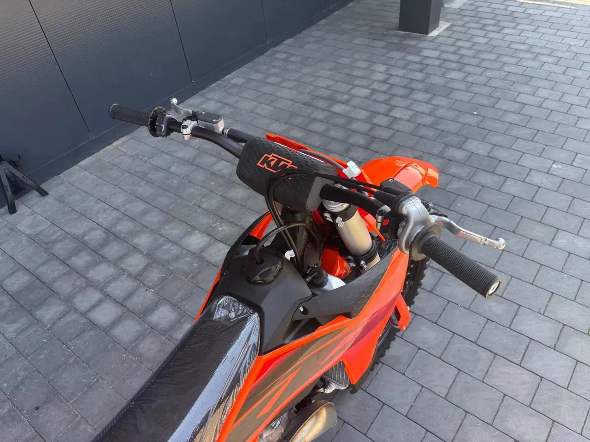 KTM 450 SX-F (2027) (4)