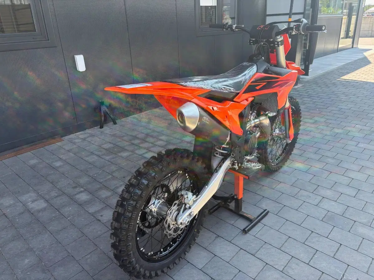 KTM 450 SX-F (2027) (3)