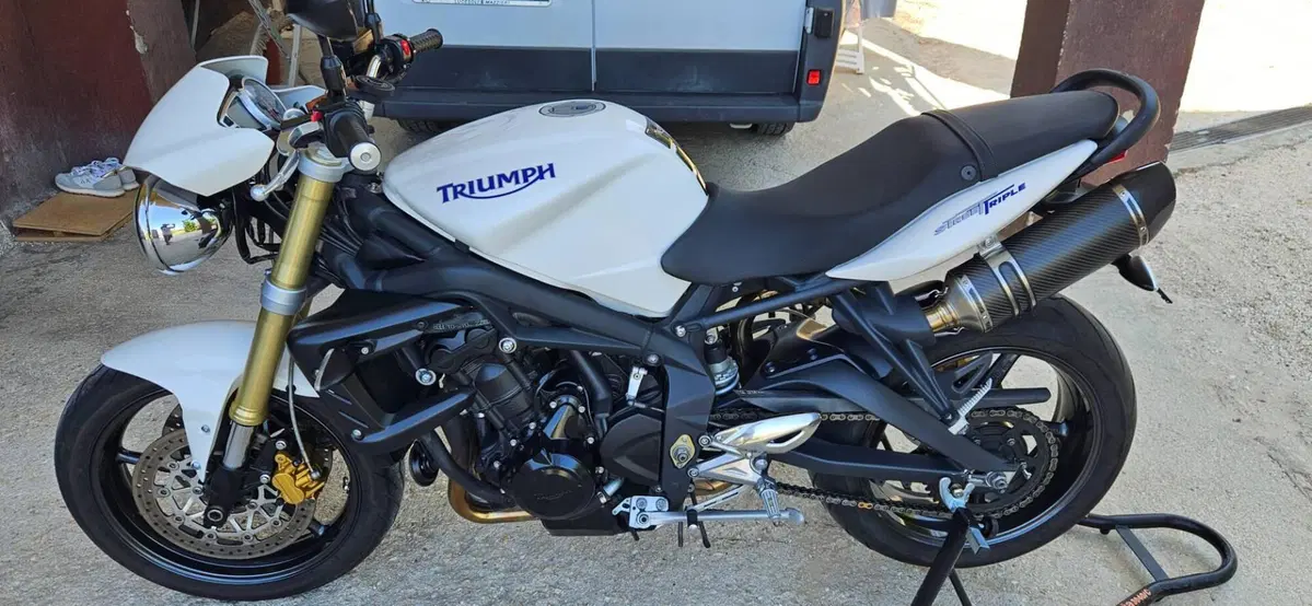 Triumph Street Triple R (2009 - 12)