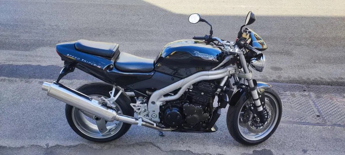 Triumph Speed triple 955i (4)