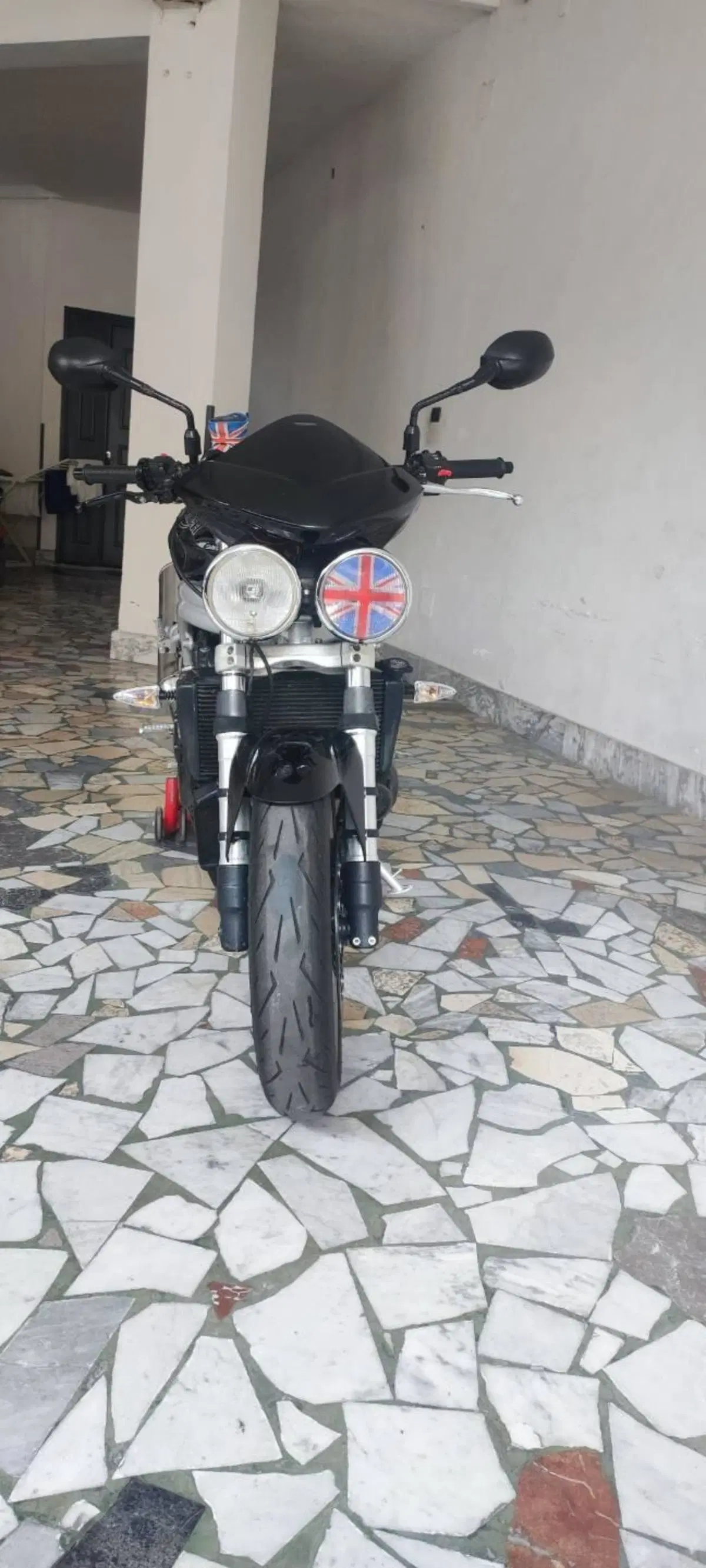 Triumph Speed triple 955i (10)