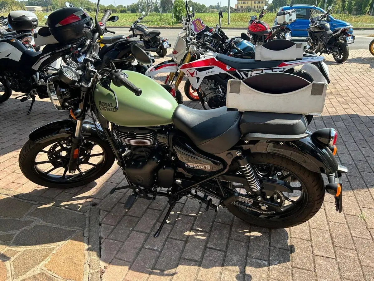 Royal Enfield Meteor 350 (2021 - 26) (2)