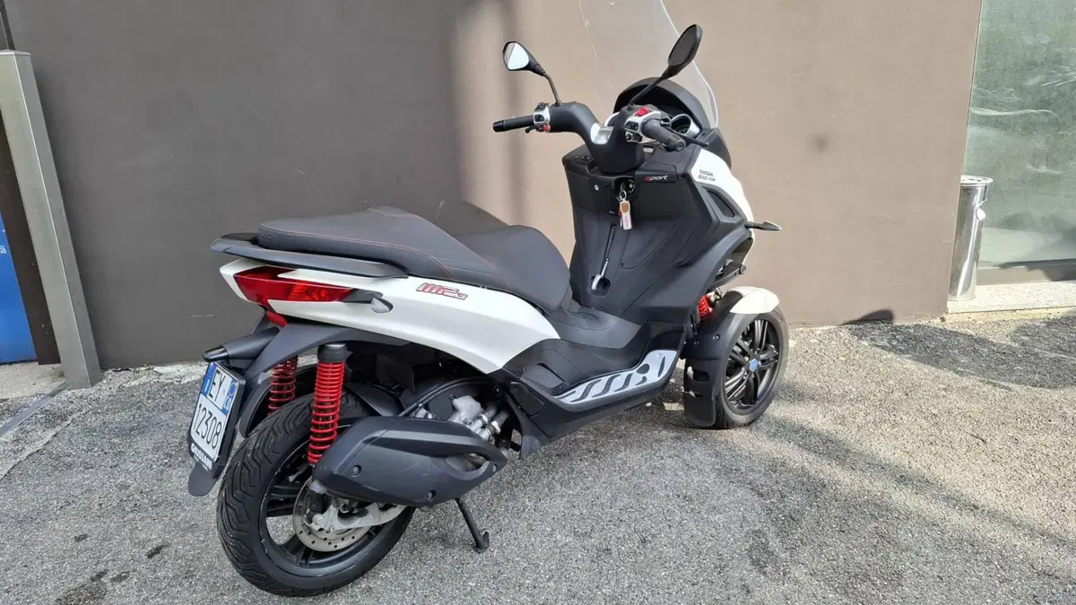 Piaggio MP3 300 ABS Hpe (2021 - 24) (2)